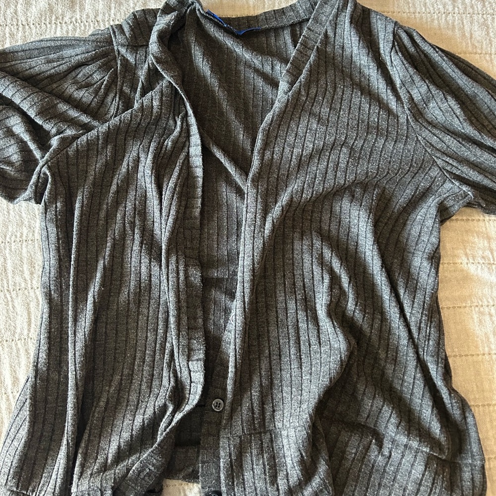 grey cartigan